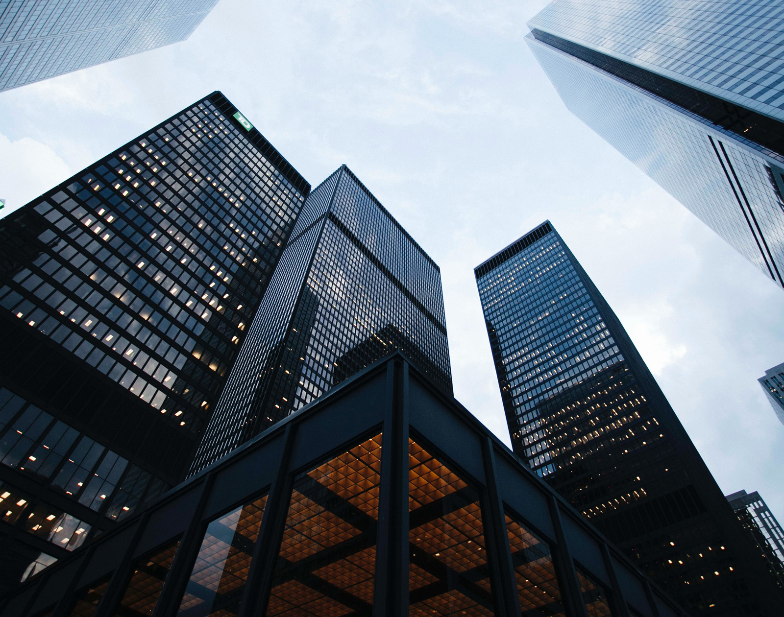 株式会社トリプル・アイ